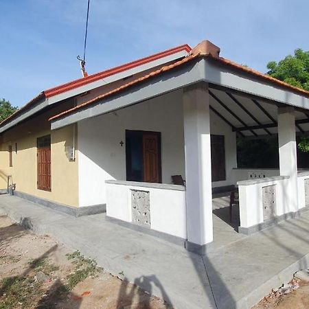 La Felicita Bed & Breakfast Mannar Exterior foto