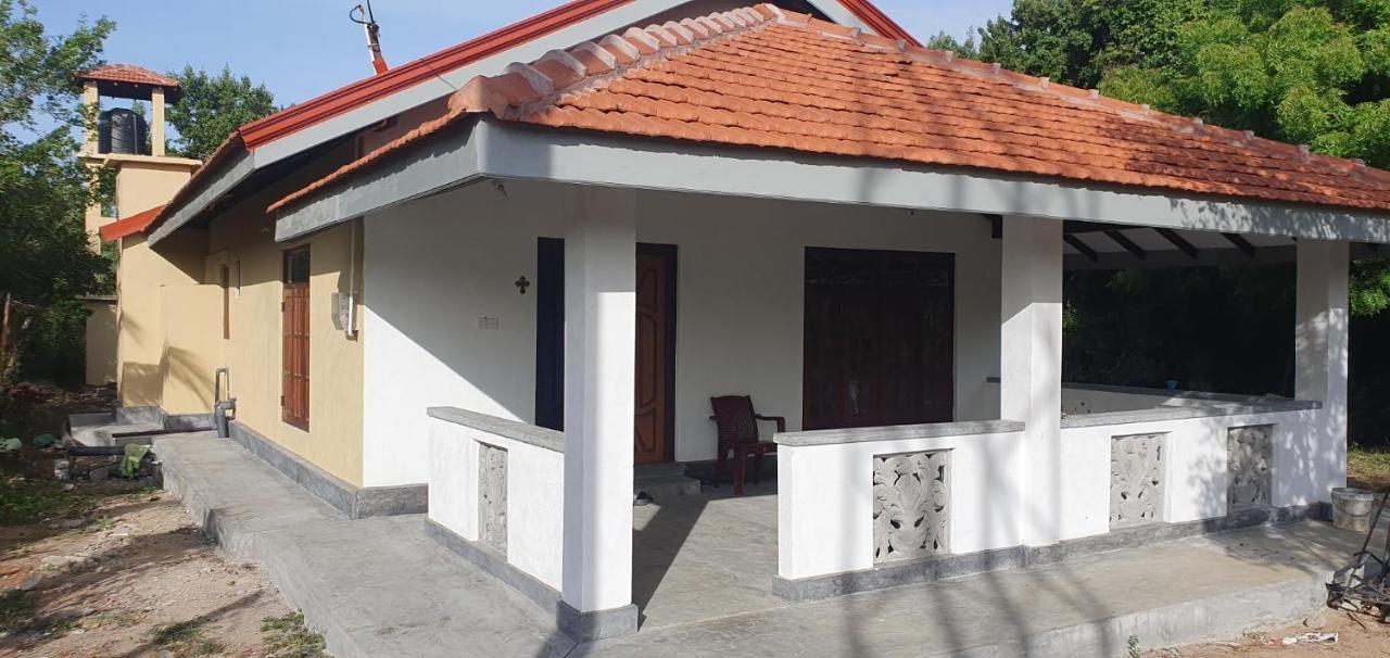 La Felicita Bed & Breakfast Mannar Exterior foto