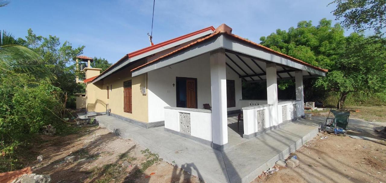 La Felicita Bed & Breakfast Mannar Exterior foto